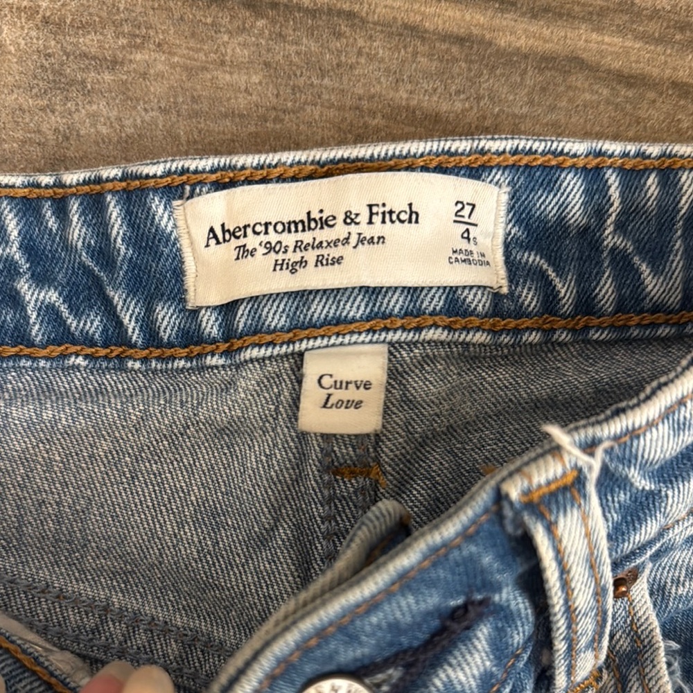 Abercrombie & Fitch Curve Love High Rise 90s Relaxed Jean - Picture 2 of 3